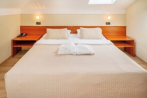 Hotel Dobrovit