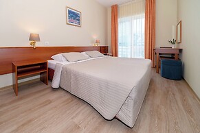 Hotel Dobrovit