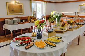 Hotel Dobrovit