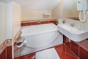 Hotel Dobrovit