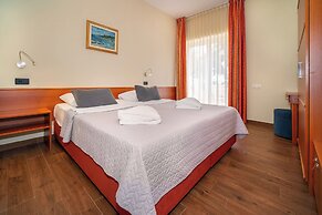 Hotel Dobrovit