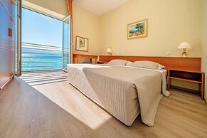 Hotel Dobrovit