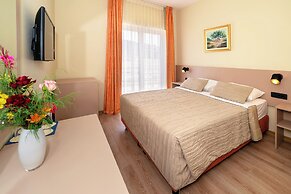 Hotel Dobrovit