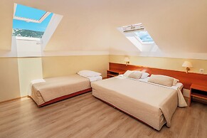 Hotel Dobrovit