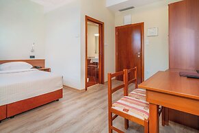 Hotel Dobrovit
