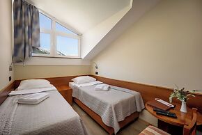 Hotel Dobrovit
