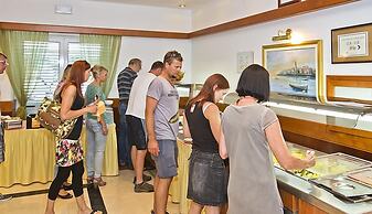 Hotel Dobrovit