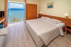 Hotel Dobrovit
