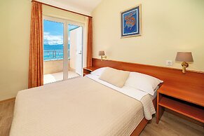 Hotel Dobrovit