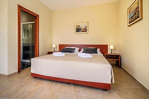 Hotel Dobrovit