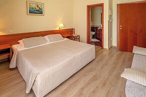Hotel Dobrovit