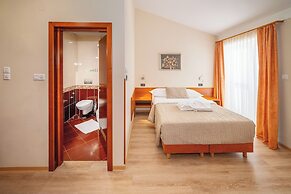 Hotel Dobrovit