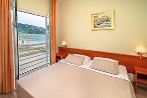 Hotel Dobrovit