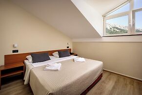 Hotel Dobrovit