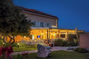 Hotel Dobrovit