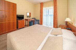 Hotel Dobrovit