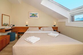 Hotel Dobrovit
