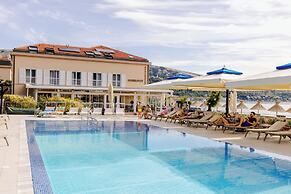 Hotel Dobrovit