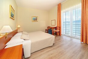 Hotel Dobrovit