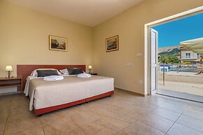 Hotel Dobrovit