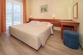 Hotel Dobrovit