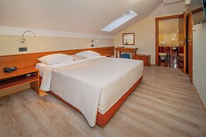 Hotel Dobrovit