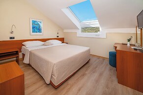 Hotel Dobrovit