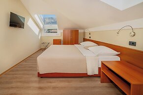 Hotel Dobrovit