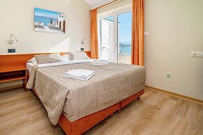 Hotel Dobrovit