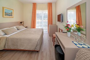 Hotel Dobrovit