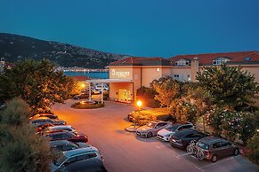 Hotel Dobrovit