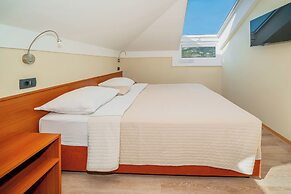 Hotel Dobrovit