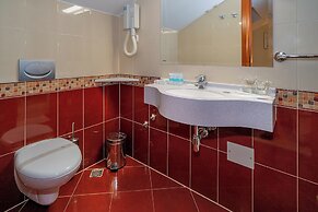 Hotel Dobrovit
