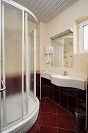 Hotel Dobrovit