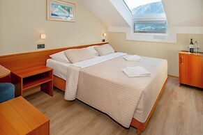 Hotel Dobrovit