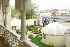 MIRZO Boutique Hotel