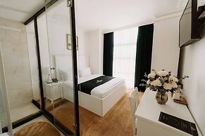 Golden Hotel