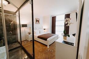 Golden Hotel