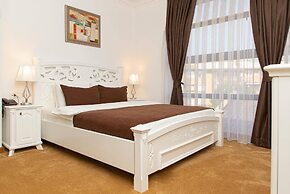 Golden Hotel