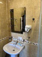 7 Baits Hotel