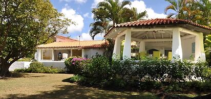 Villa Buttsbury House