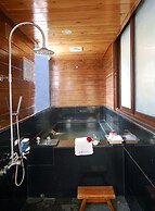 Ming Lu Holiday Hotel