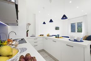 Sara Home 1