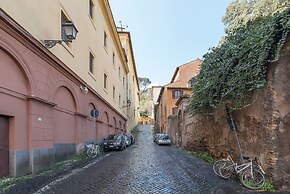 The Quietest Corner of Trastevere, AC & Elevator