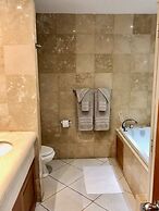 Luxury Condo Romantic Zone-Beach