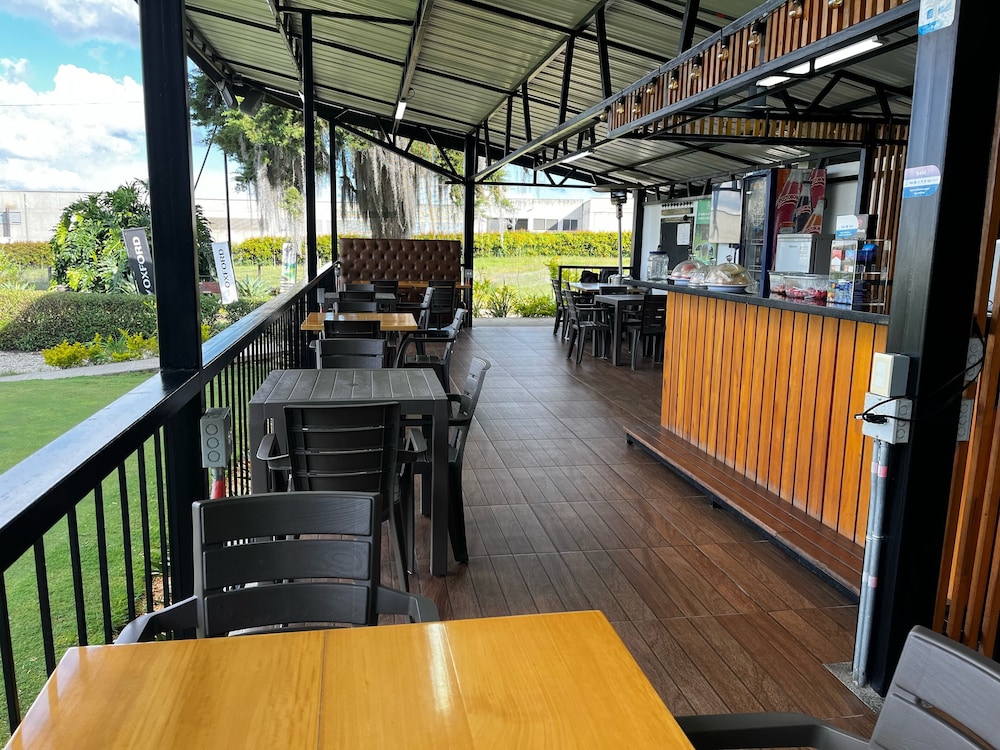 Isak Hotel & Golf Airport
