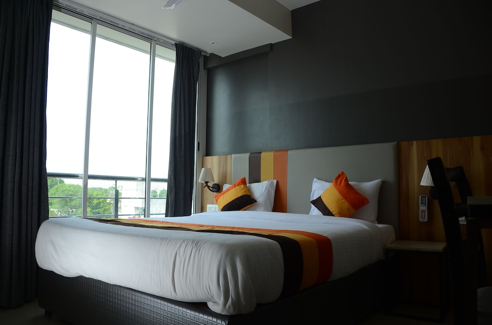 Elita Rooms