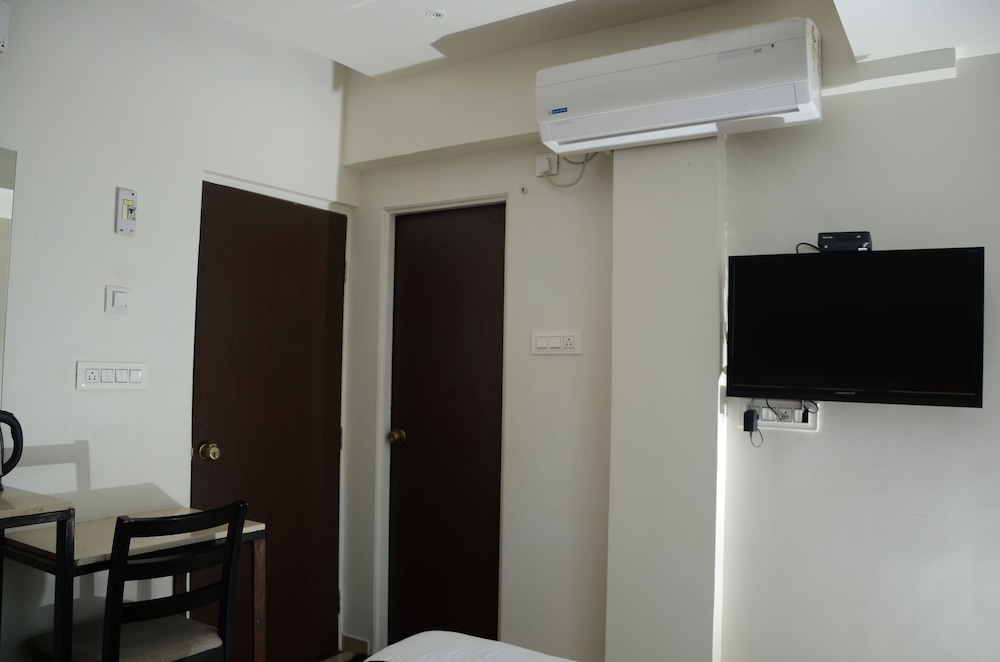 Elita Rooms