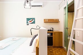 Ink Hotel Phos