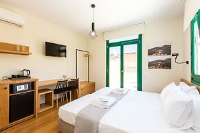 Ink Hotel Phos